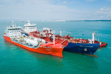 Avenir LNG and LIQUIND Marine team up for ship-to-ship bunkering