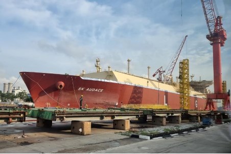 CMS carries out maintenance on dual-fuel LNG tanker - Vimarsana News