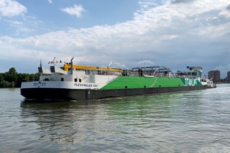 Titan completes bunkering operation from E&S Tankers