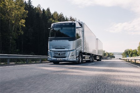 Volvo Trucks reaches LNG-powered milestone